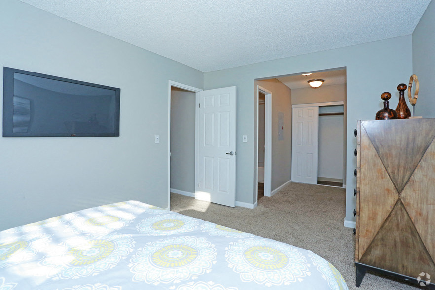 Photos and Video of Sunset Pointe Apartments in Las Vegas, NV